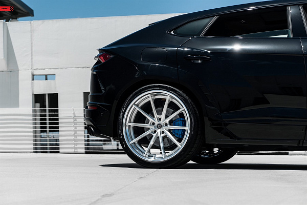 Фото дисков Anrky AN38 Глянцевый лак на Lamborghini Urus