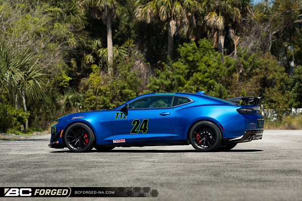 Фото дисков BC Forged RZ05 Черный матовый на Chevrolet Camaro VI