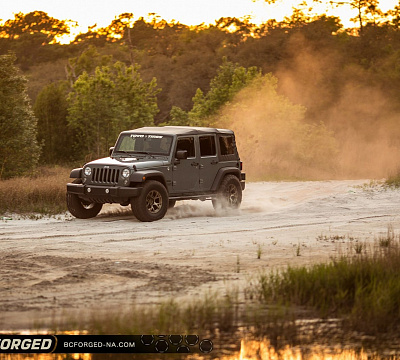 Фото дисков BC Forged RZ05 на Jeep Wrangler III (JK)
