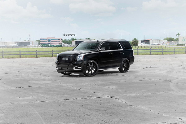 Фото дисков Strasse Wheels T8 Signature Черный глянец на GMC Yukon V
