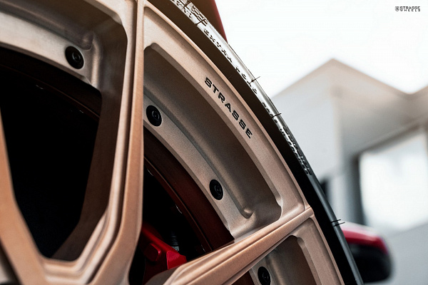 Фото дисков Strasse Wheels SV5 Deep Concave Duoblock Сатиновое золото на Ferrari 812