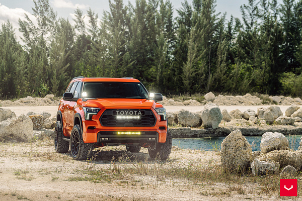 Фото дисков Vossen HFX-1 (6-Lug) Черный глянец на Toyota Sequoia III