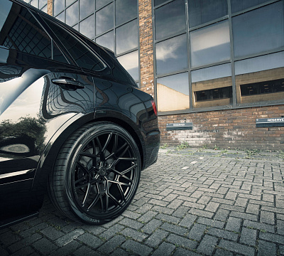 Фото дисков Vossen UV-1 на Bentley Bentayga