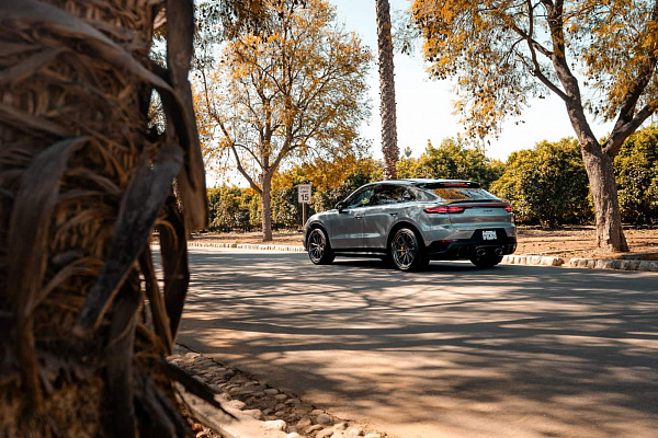 Фото дисков Brixton Forged R11-RS Сатиновый темный лак на Porsche Cayenne III