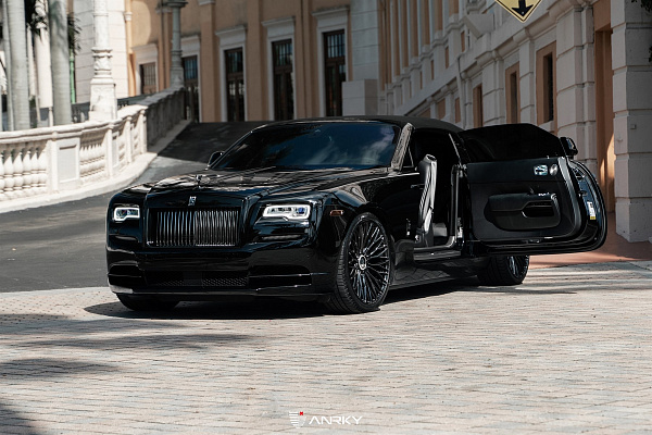 Фото дисков Anrky RF-140 Черный глянец на Rolls-Royce Wraith