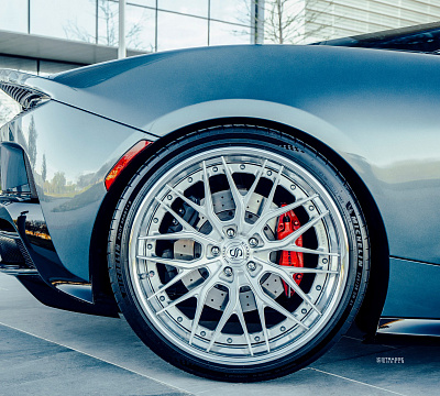 Фото дисков Strasse Wheels SV10M Deep Concave FS на McLaren 650S