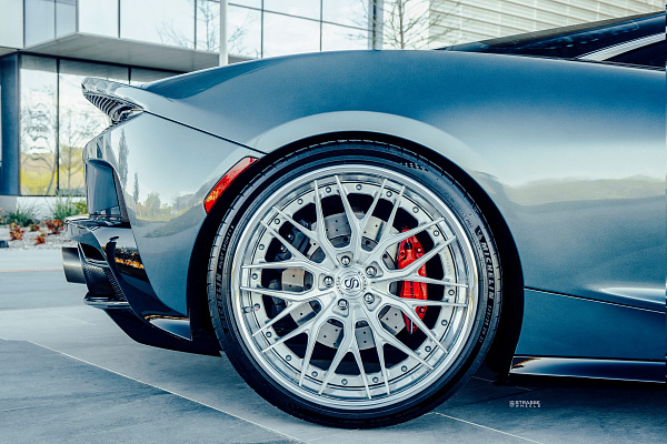 Фото дисков Strasse Wheels SV10M Deep Concave FS Глянцевый лак на McLaren 650S