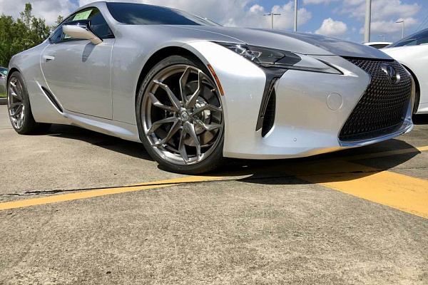 Фото дисков HRE P201 Глянцевый тонированный лак на Lexus LC 500
