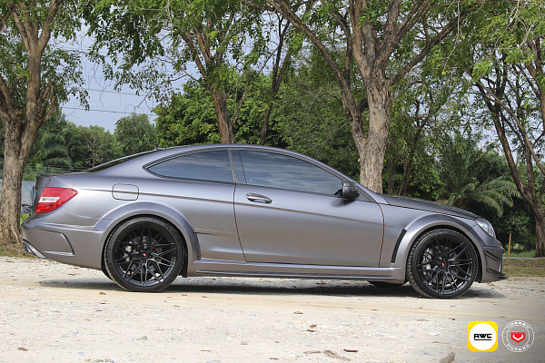 Фото дисков Vossen EVO-5 Черный глянец на Mercedes-Benz C-Class (W204)