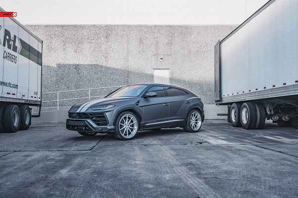 Фото дисков Anrky AN38 Сатиновый лак на Lamborghini Urus