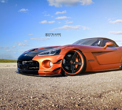 Фото дисков Strasse Wheels S5 Deep Concave на Dodge Viper