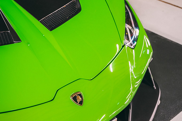 Фото дисков Brixton Forged PF7 Aerotech Глянцевый графит на Lamborghini Huracan