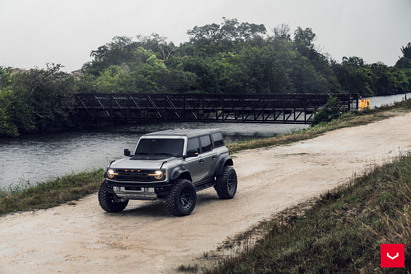 Фото дисков Vossen HFX-1 (6-Lug) Черный глянец на Ford Bronco