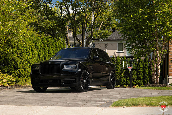 Фото дисков Vossen S17-13 Черный глянец на Rolls-Royce Cullinan