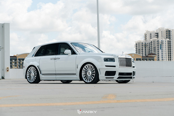Фото дисков Anrky RF-282 Глянцевый лак на Rolls-Royce Cullinan