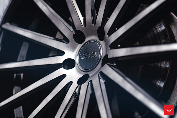 Фото дисков Vossen VFS-2 Глянцевый темный лак на Audi Q5 (8R)