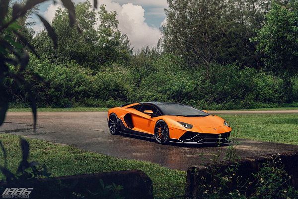 Фото дисков 1886 Wheels G010 Черный сатин на Lamborghini Aventador
