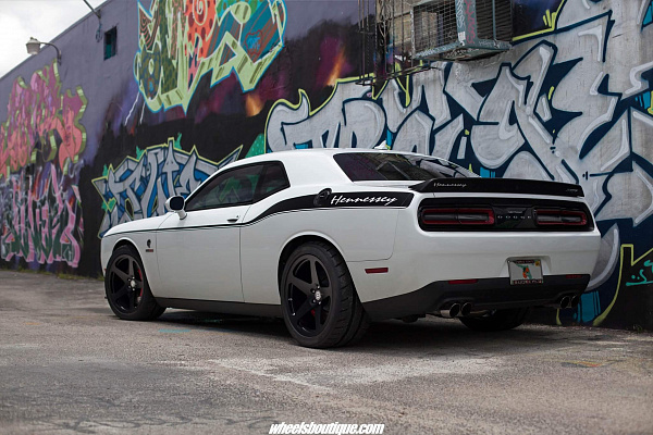 Фото дисков HRE 305M Черный сатин на Dodge Challenger III