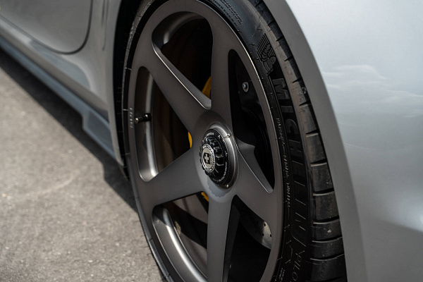 Фото дисков HRE 305M Сатиновый темный лак на Porsche 911 VIII