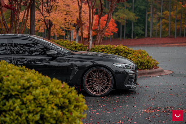 Фото дисков Vossen HF-7 Сатиновая темная бронза на BMW 8/M8