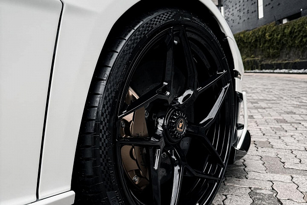 Фото дисков Brixton Forged PF5 Черный глянец на Lamborghini Aventador