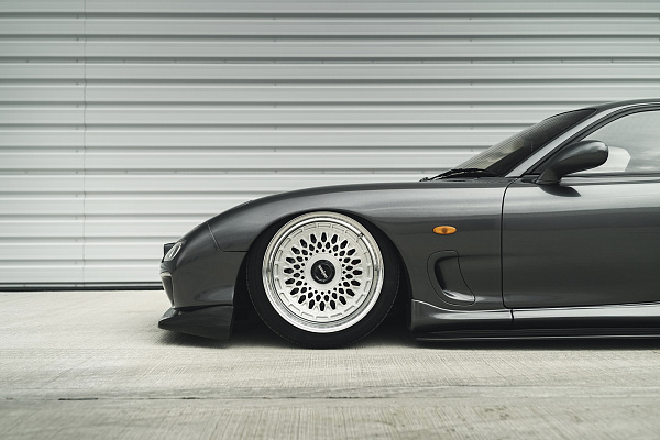 Фото дисков Rotiform LHR-M Сатиновый лак на Mazda RX-7 III
