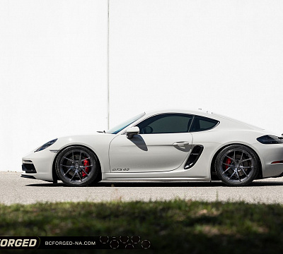Фото дисков BC Forged RZ25 на Porsche Cayman II
