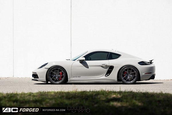 Фото дисков BC Forged RZ25 Глянцевый графит на Porsche Cayman II