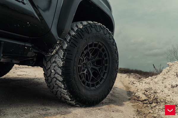 Фото дисков Vossen HFX-1 (6-Lug) Черный сатин на  Toyota Tacoma IV