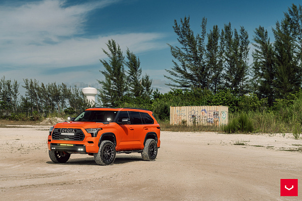 Фото дисков Vossen HFX-1 (6-Lug) Черный глянец на Toyota Sequoia III