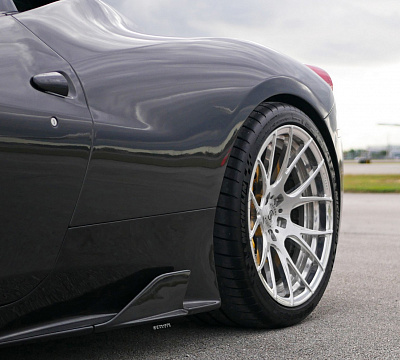 Фото дисков Strasse Wheels SM7R Deep Concave Duoblock на Ferrari 458