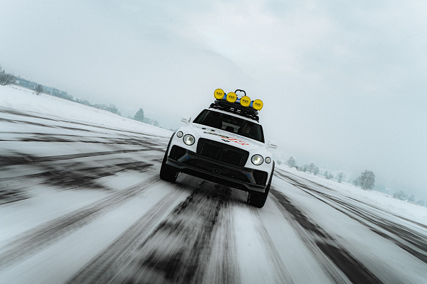 Фото дисков Brixton Forged BX03-M Белый сатин на Bentley Bentayga