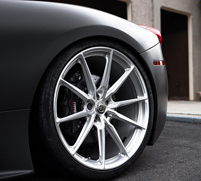 Фото дисков HRE P104SC на Ferrari 458