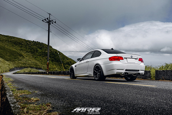 Фото дисков MRR NES SS-1.1 Черный глянец на BMW 3/M3 (E90)