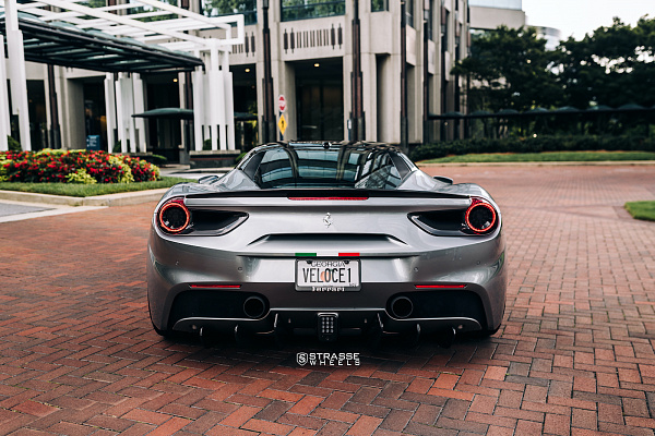Фото дисков Strasse Wheels SM5RT Deep Concave Monoblock Другой цвет на Ferrari 488