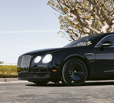 Фото дисков Rotiform CBU на Bentley Flying Spur III