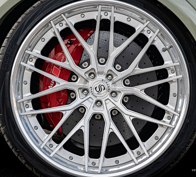 Фото дисков Strasse Wheels SV10M Deep Concave FS на Audi Q8