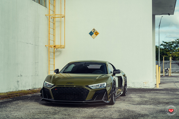 Фото дисков Vossen S21-01 Глянцевый темный лак на Audi R8 (4S)