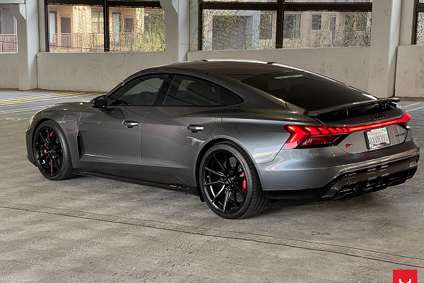 Фото дисков Vossen HF-3 Черный глянец на Audi E-tron GT