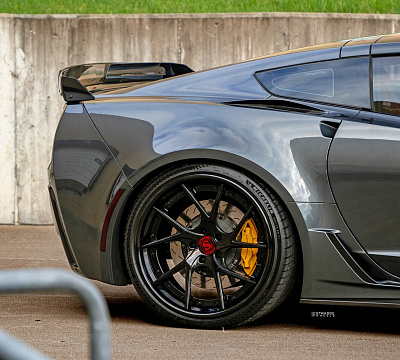 Фото дисков Strasse Wheels SM5RT Deep Concave FS на Chevrolet Corvette C7