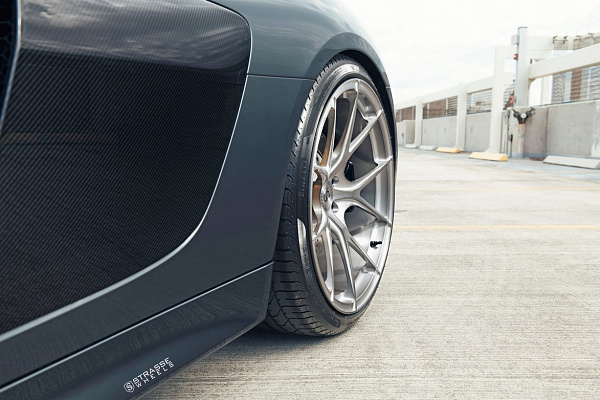 Фото дисков Strasse Wheels SM5R Deep Concave Monoblock Сатиновый темный лак на Audi R8 (4S)