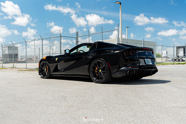 Фото дисков Anrky AN12 Черный сатин на Ferrari 812