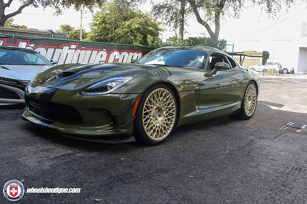 Фото дисков HRE 501M Глянцевая шампань на Dodge Viper