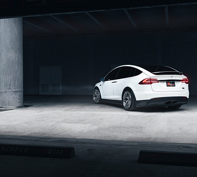 Фото дисков Vossen LC3-01 на Tesla Model X