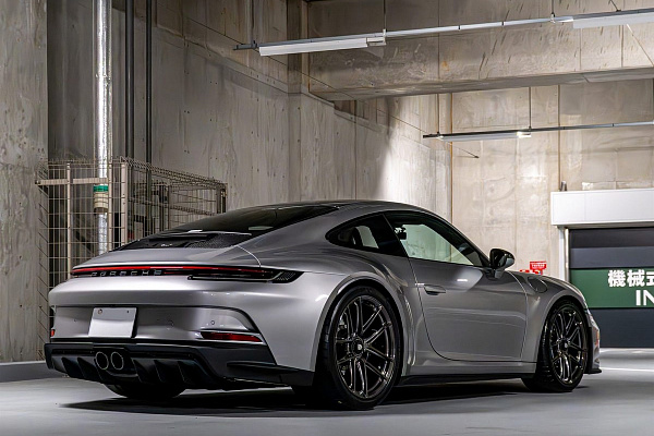 Фото дисков 1886 Wheels XR001 Глянцевый темный лак на Porsche 911 VIII