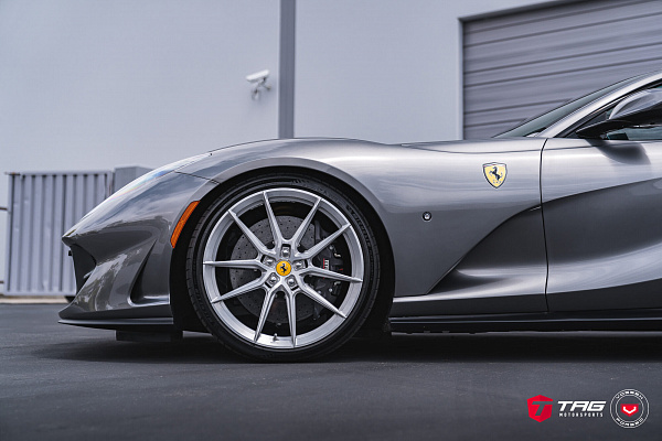 Фото дисков NOVITEC NF8 Глянцевый лак на Ferrari 812