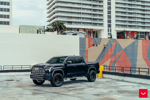 Фото дисков Vossen HF6-4 Черный глянец на Toyota Tundra III