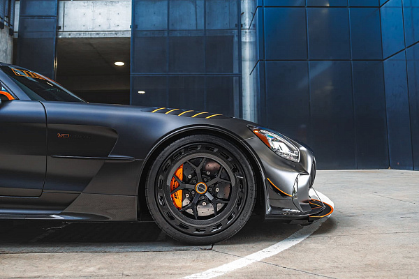 Фото дисков Brixton Forged PF7 Aerotech Черный сатин на Mercedes-Benz AMG GT I