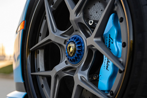 Фото дисков Brixton Forged PF7 Матовый графит на Lamborghini Huracan