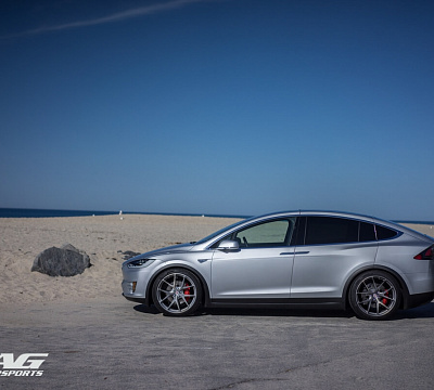 Фото дисков HRE P101 на Tesla Model X